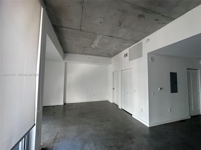 Foto del edificio - 151 SE 1st St