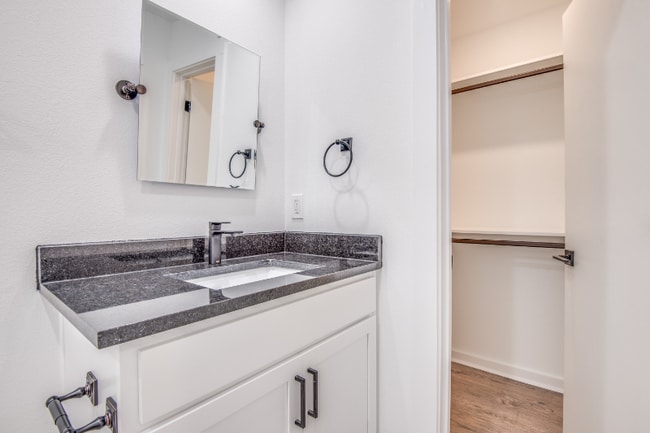 Building Photo - 410 Lansing St