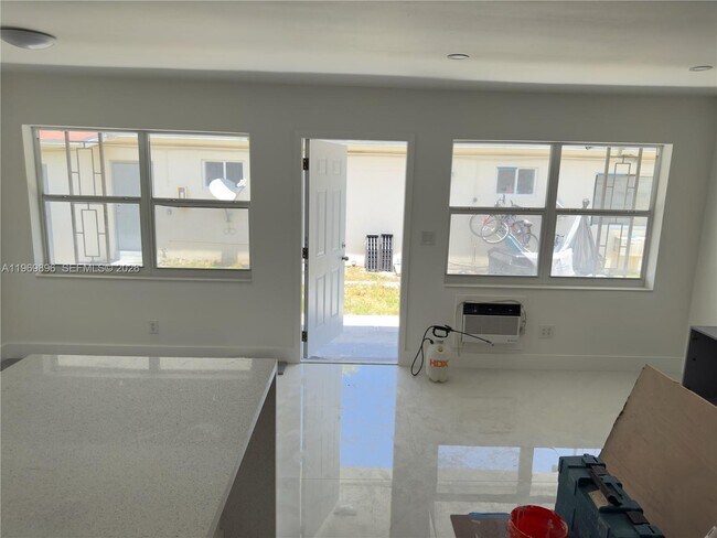 Foto del edificio - 2191 NE 167th St