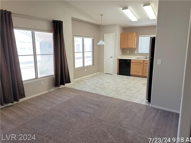 Building Photo - BOULDER RANCH-TWO PRIMARY SIZED BEDROOMS!!!
