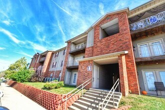 Building Photo - 1040 S Clifton Ave