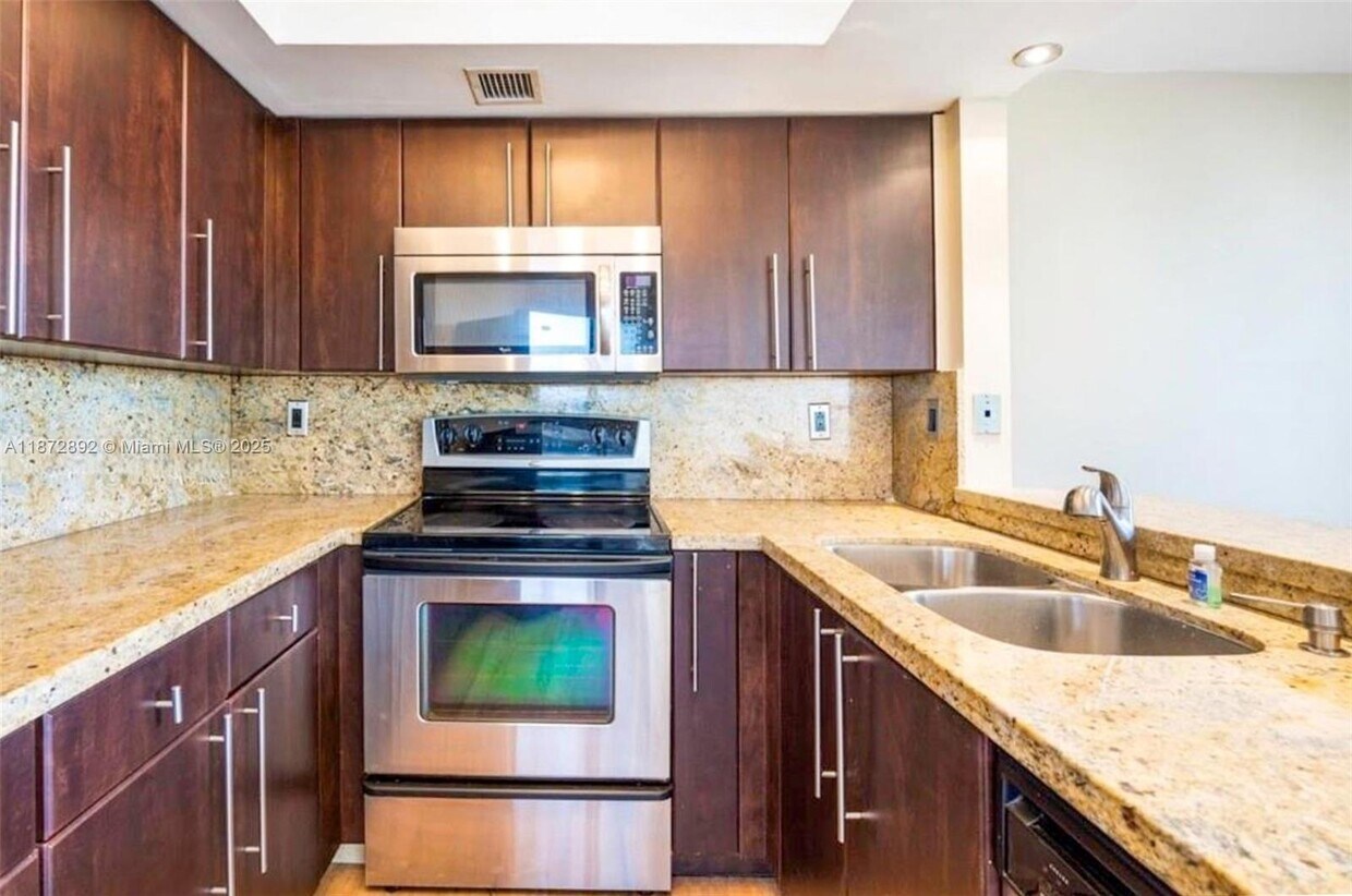 Foto principal - 8215 SW 152nd Ave