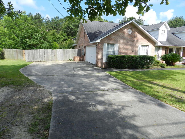 Building Photo - Spacious 4-Bedroom Home - Woodbine Springs