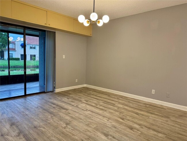 Building Photo - 603 Racquet Club Rd