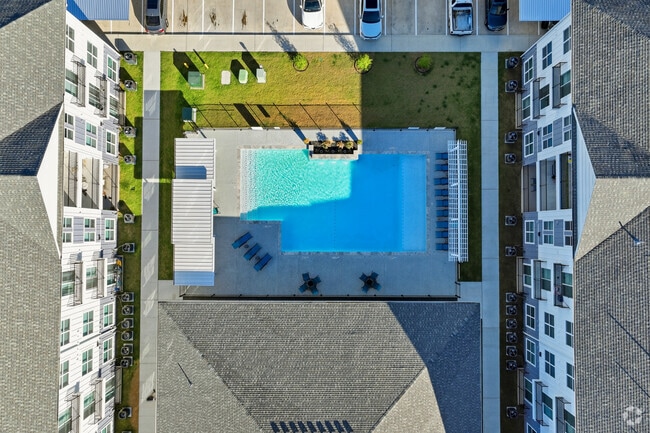 Alternar - The Gardens at Greenhouse