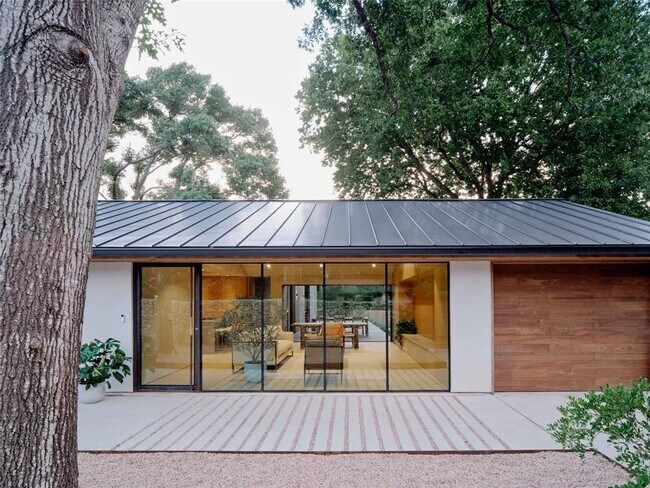 Foto del edificio - 2708 Friar Tuck Ln
