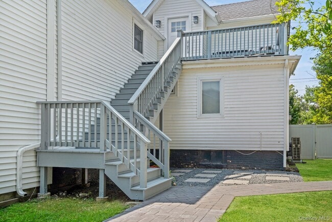 Foto del edificio - 108 Sheridan Ave