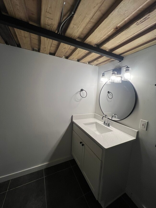 Foto del edificio - 4216 Poinsetta Dr