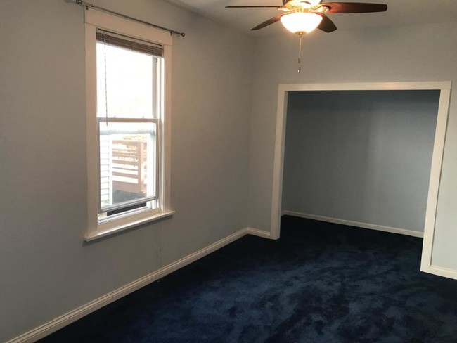 Foto del edificio - 4931 N Bell Ave