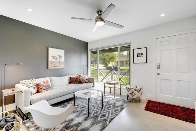 Building Photo - 4620 Englewood Dr
