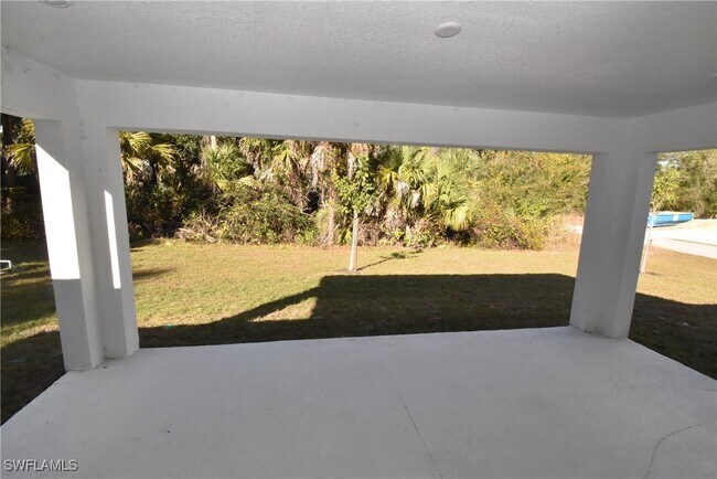 Foto del edificio - 4696 April Ave