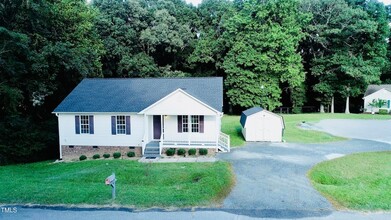 Building Photo - 1000 Meadowgreen Dr