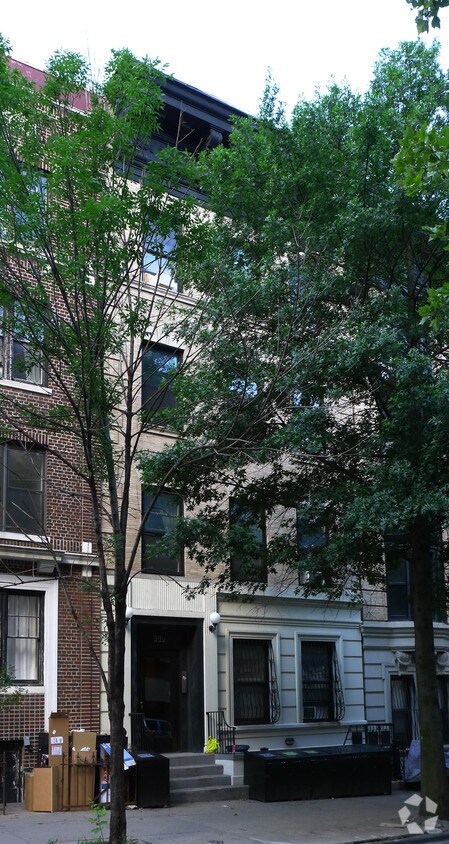 Foto principal - 886 Union St