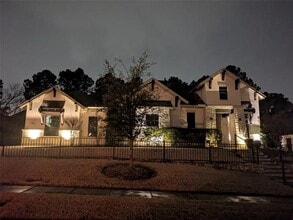 Building Photo - 913 Jamestown Ln