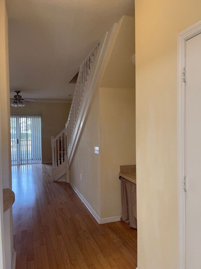 Foto del edificio - Beautiful 2 bedroom 2.5 bathroom townhome
