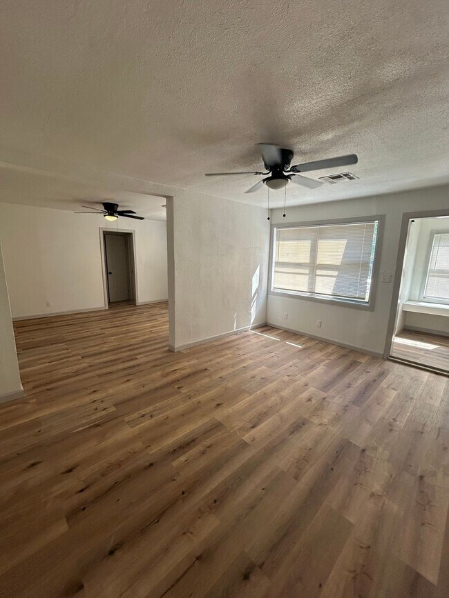 Foto del edificio - 1529 NW Smith Ave