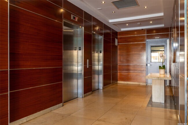 Foto del edificio - 260 W Broadway