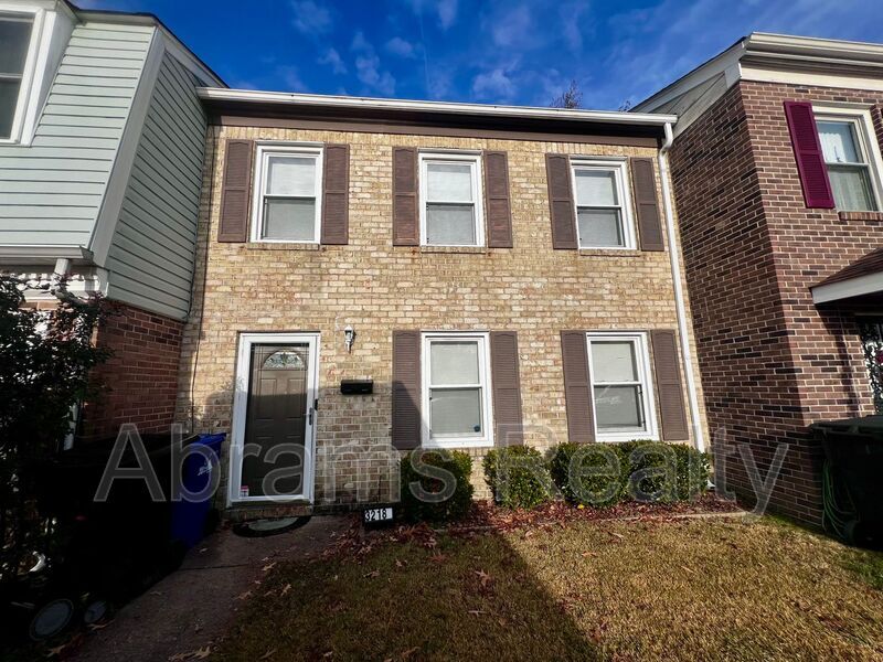 Primary Photo - 3218 Clover Hill Dr