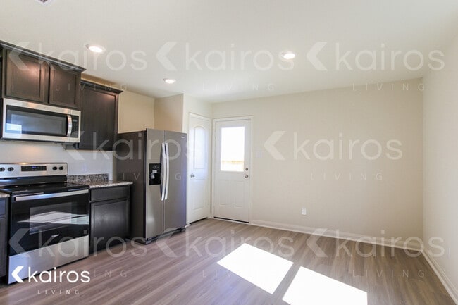 Foto del edificio - 8418 Longshore Slope Rd