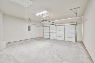 Building Photo - 9800 Grosbeak Ln