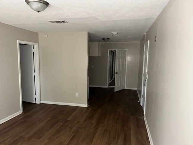 Building Photo - 5557 Dolphin Dr