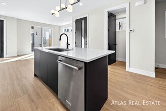 Building Photo - 830 Cherry St