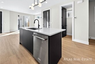 Building Photo - 830 Cherry St