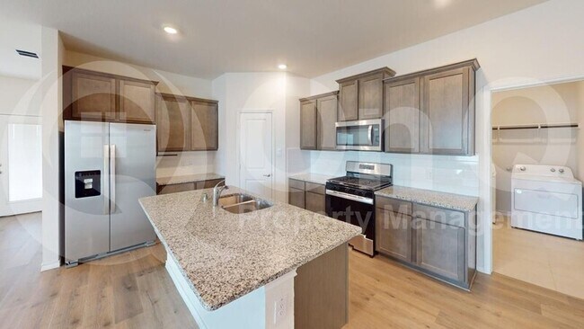 Foto del edificio - 617 Summit Pass Ln