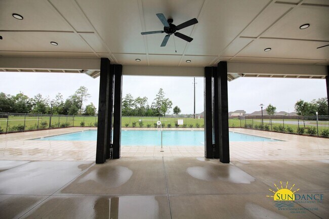 Building Photo - Gorgeous 4 Bedroom Home in Crestview!