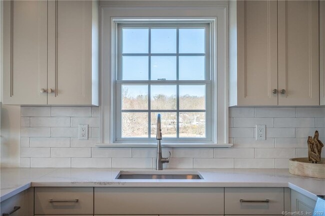 Building Photo - 201 Main St