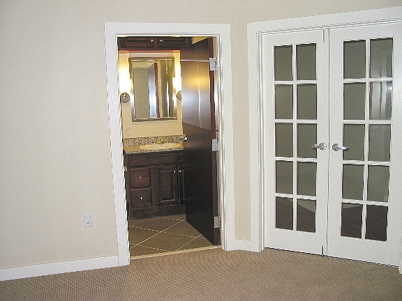 Building Photo - 494 Graeme St