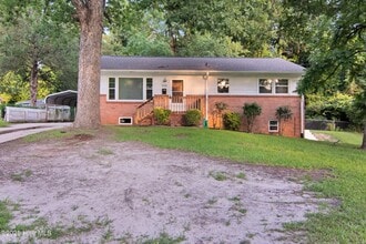 Building Photo - 300 Long Acres Dr