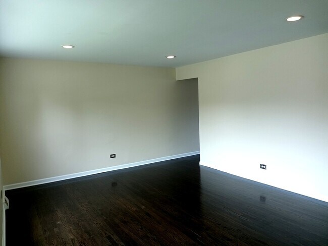 Foto del edificio - 242 S Cherry St