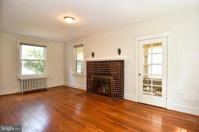 Building Photo - 633 24th St S