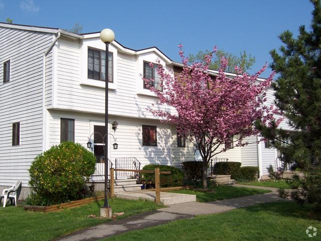 Building - Camelot Square Apartments