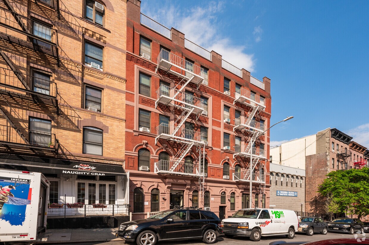 Building Photo - Casa Mutua