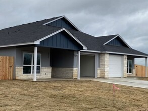 Building Photo - 525 County Rd 306