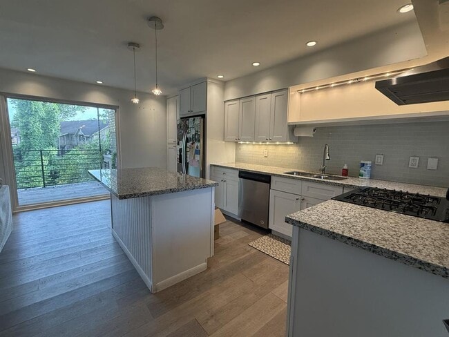 Building Photo - 8211 Katy Fwy