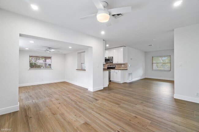 Building Photo - 3 br, 2 bath House - 750 Heron Dr
