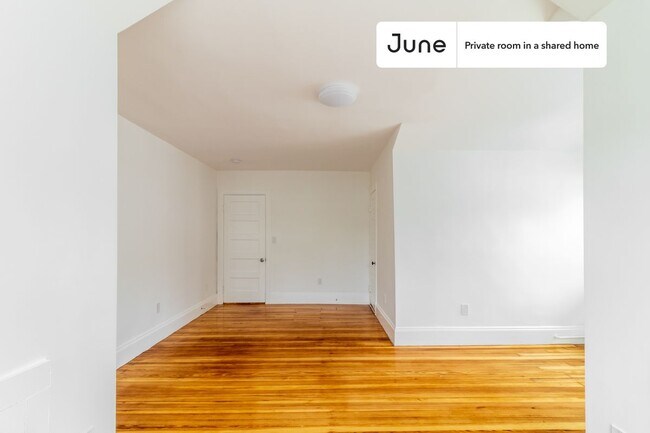 Foto del edificio - Room in Shared 7 bed/2 bath home