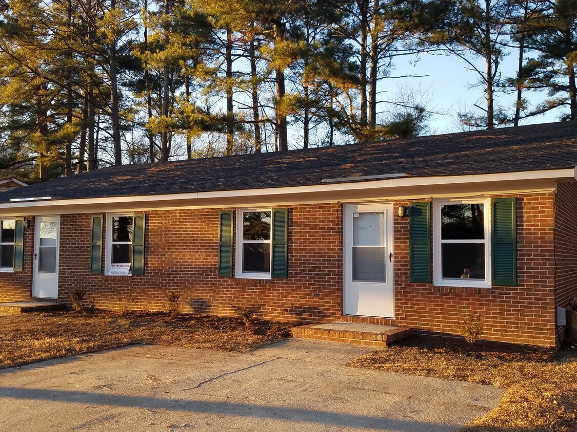 Primary Photo - 1607 Snowden Dr SE