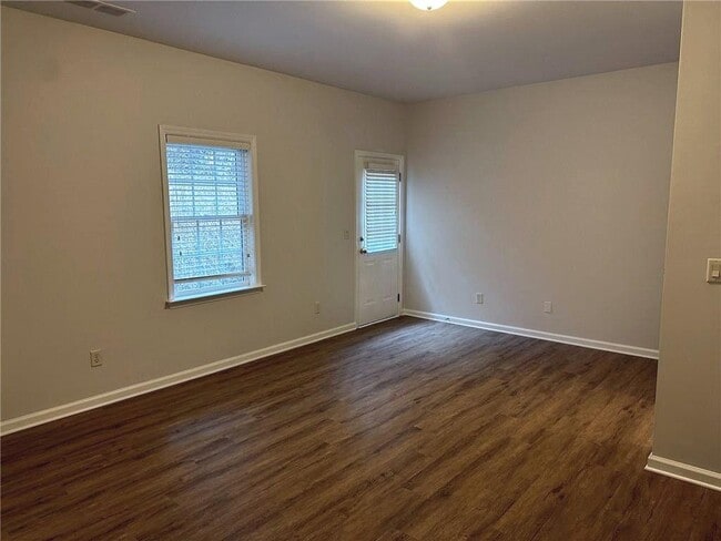 Building Photo - 1296 Dunwoody Cove