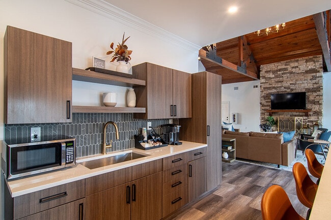 Building Photo - Houston Lake Apartments