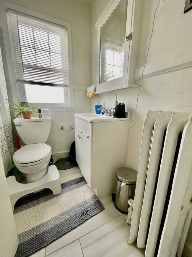 Building Photo - 31 Midland Ave