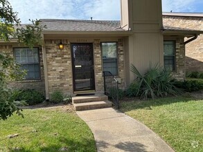 Building Photo - 10724 Pagewood Dr