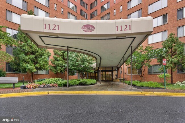 Building Photo - 1121 ARLINGTON Blvd