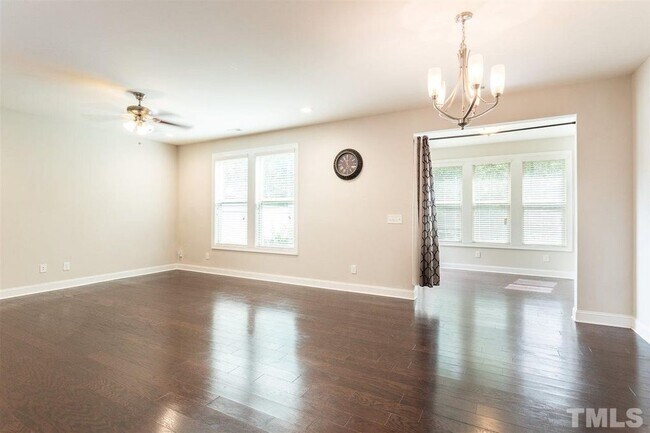 Foto del edificio - 607 Rockcastle Dr