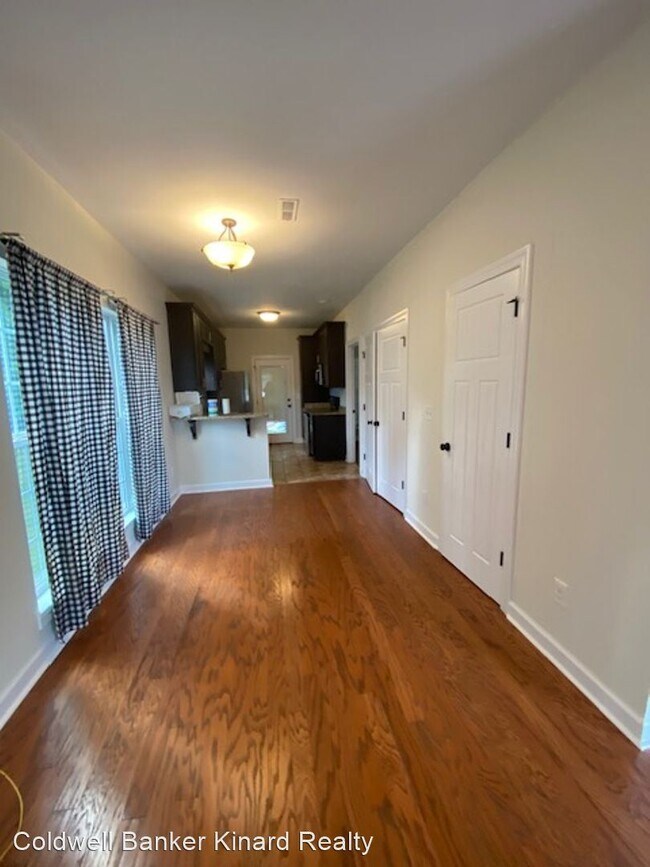 Building Photo - 3 br, 2.5 bath House - 107 Emmyllie Court NE