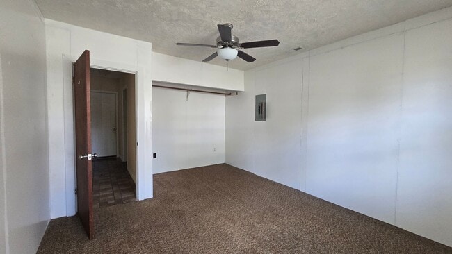 Foto del edificio - 6615 Keeler Dr