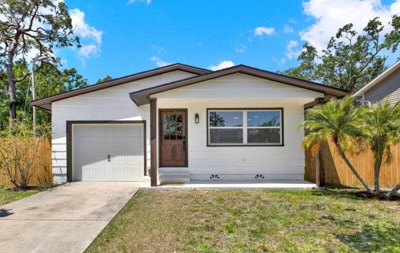 Foto principal - 6220 Pershing St NE